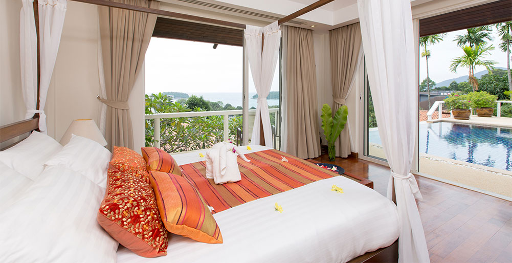 Villa Kata Moon - Master bedroom seaview